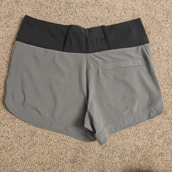 Women's Athleta ascender short | Gray |  Sz: 10 - Picture 5 of 9